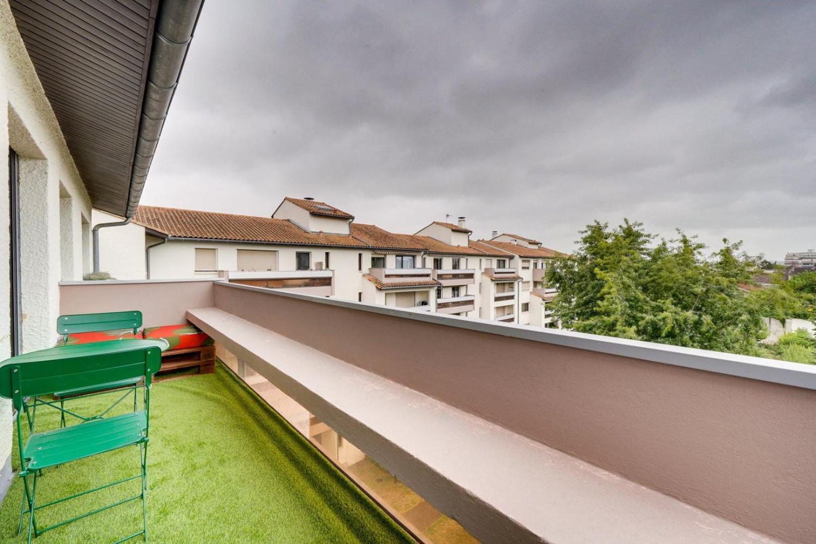 Nice Apartment With Balcony St Genes And Parking Bordeaux Exterior photo