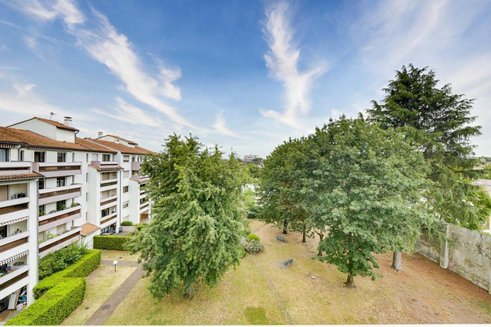 Nice Apartment With Balcony St Genes And Parking Bordeaux Exterior photo